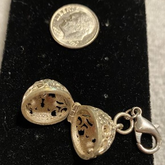 Sterling egg charm  (opens) - Picture 2 of 3
